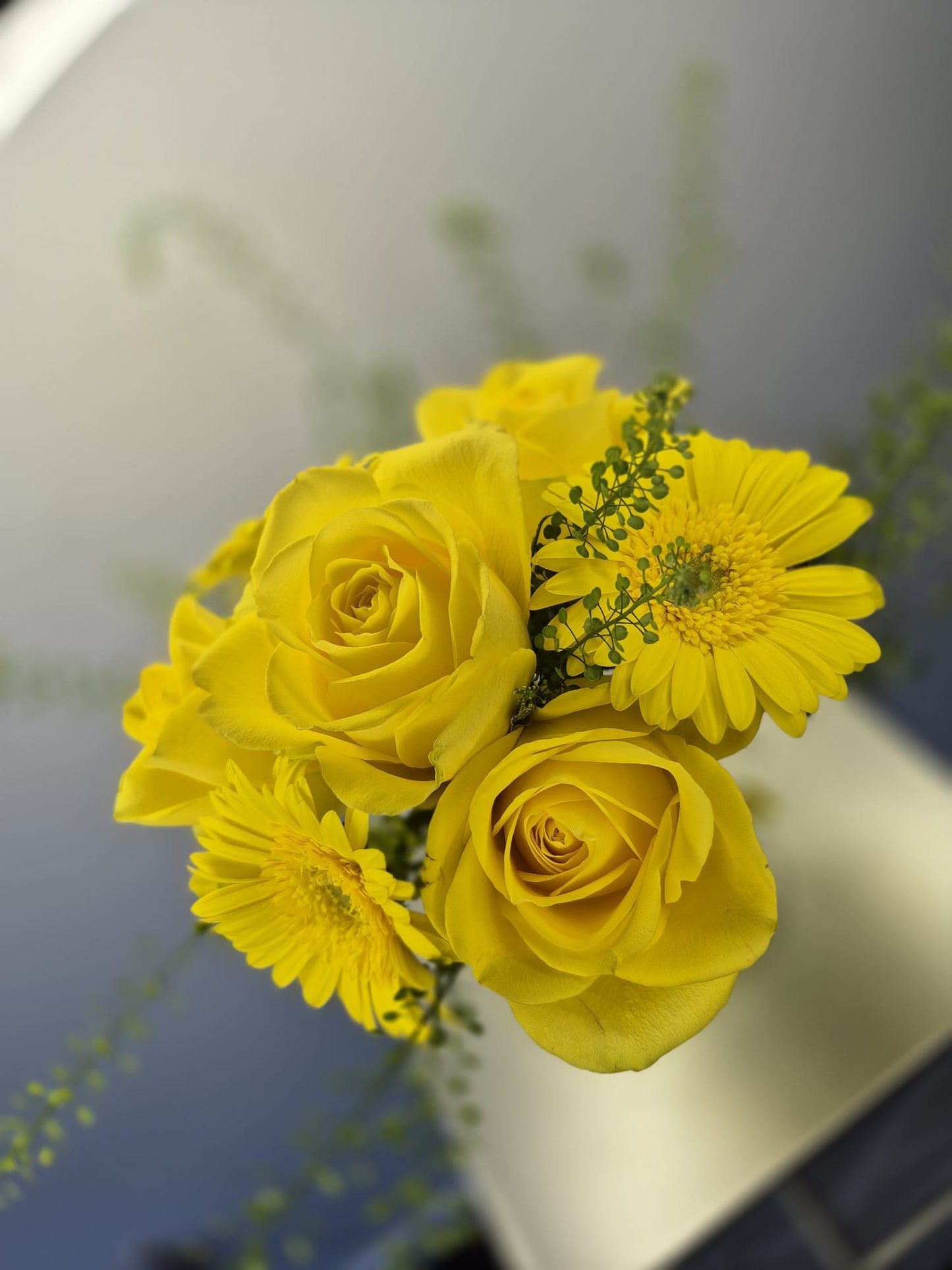 Set of 10 fresh table arrangements (vases included) £200